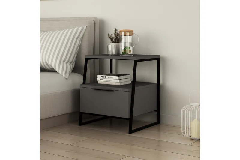 Bodsjö Sängbord 45 cm med Förvaring Hylla + Lucka - Grå/Svart - Products - Möbler - Bord & matgrupp - Avlastningsbord & sidobord - Sängbord & nattduksbord