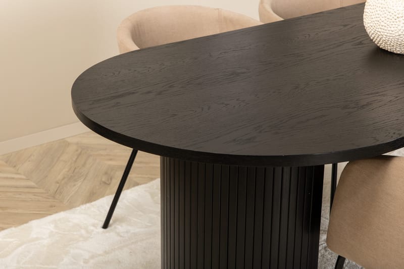 Bianca Matgrupp 200 cm Oval med 4 Berit stolar - Beige - Products - Möbler - Bord & matgrupp - Matgrupp