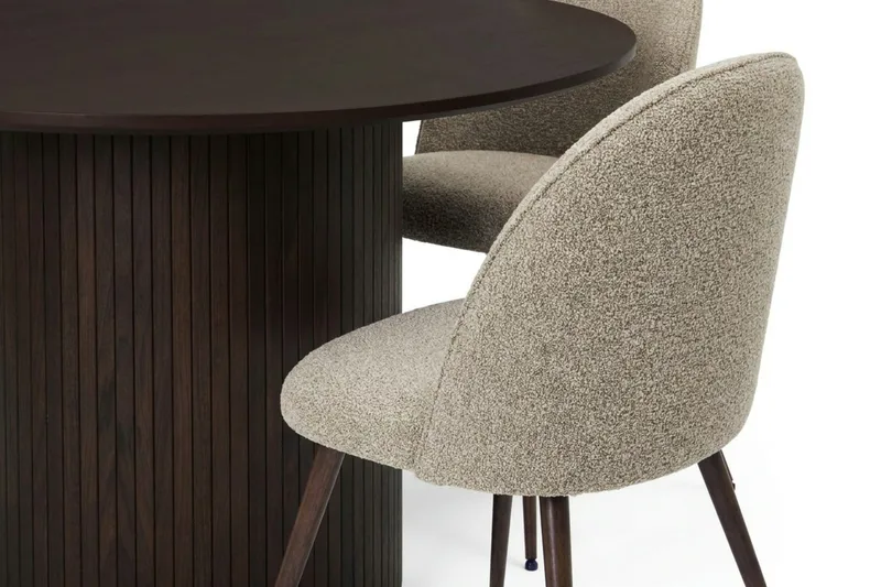 Kopparbo Matgrupp runt 110 cm Rökt Ek med 4 Nibe Plus Matstolar - Rökt ek - Products - Möbler - Bord & matgrupp - Matgrupp