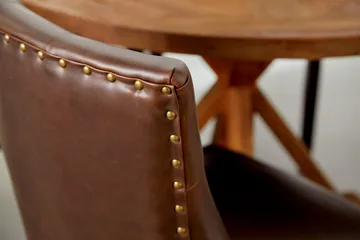 Lyon Matgrupp Rund med 4 st Tuva Fåtölj Konstläder - Trä/Mörkbrun - Products - Möbler - Bord & matgrupp - Matgrupp