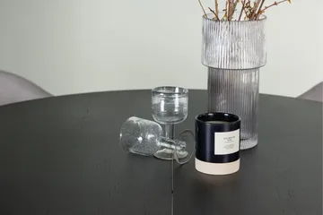 Matilda Matgrupp 130 cm Rund med 4 Evelina Stolar - Svart - Products - Möbler - Bord & matgrupp - Matgrupp