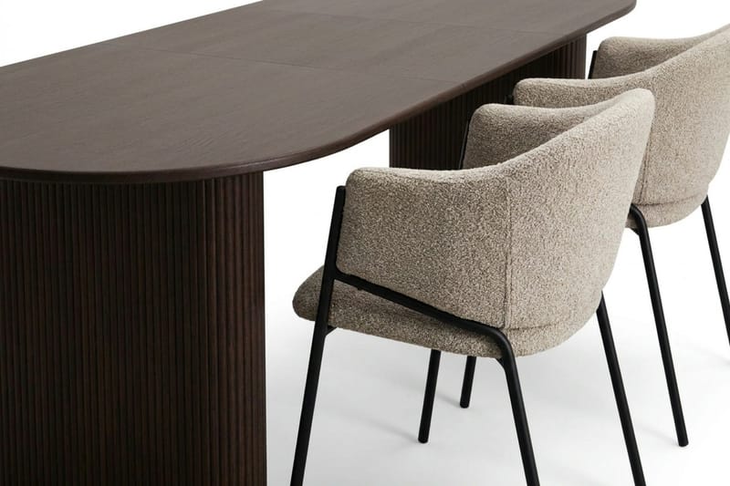 Noira Matgrupp förlängningsbart 220-320 cm Rökt Ek med 8 Filip Matstolar - Rökt ek - Products - Möbler - Bord & matgrupp - Matgrupp