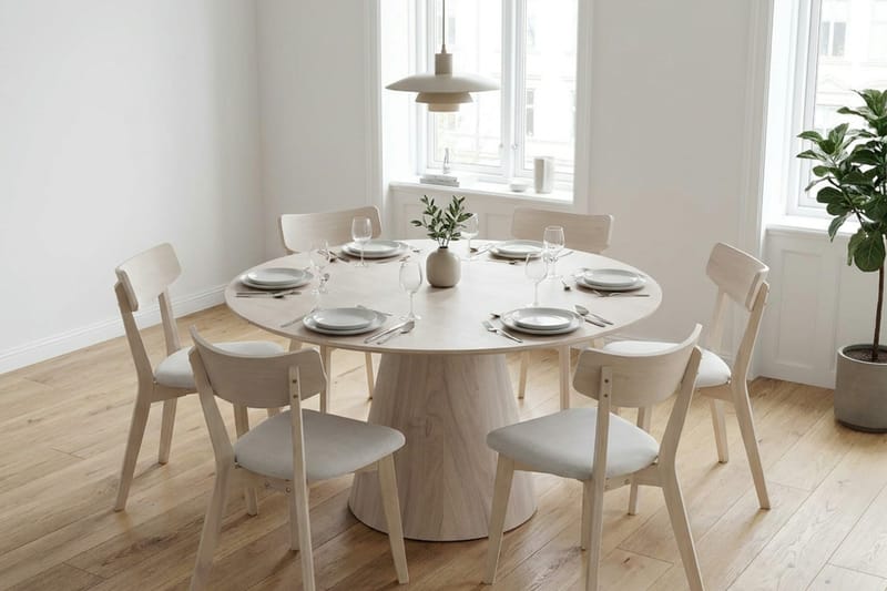 Siena Matgrupp 130 cm runt Vitlaserad med 6 Amelia Matstolar med Dyna - Vitlaserad/Beige - Products - Möbler - Bord & matgrupp - Matgrupp