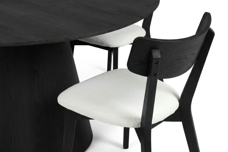 Siena Matgrupp 150 cm runt i Svart med 6 Amelia Matstolar med Dyna - Svartlaserad ek - Products - Möbler - Bord & matgrupp - Matgrupp