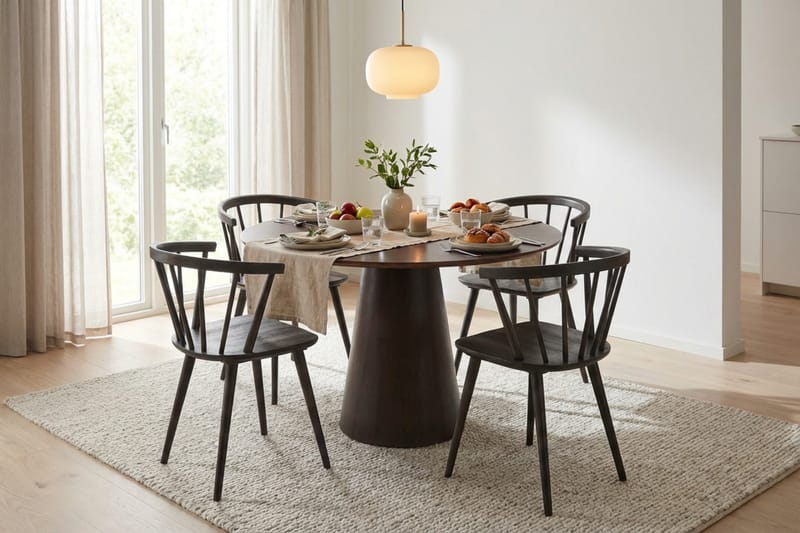 Siena Matgrupp runt 110 cm Rökt Ek med 4 Tyrö Matstolar - Rökt ek - Products - Möbler - Bord & matgrupp - Matgrupp