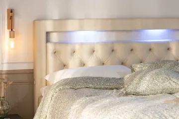 Alessia Komplett Sängpaket med Förvaring LED-belysning 160x200 cm - Biege - Products - Möbler - Säng - Säng med förvaring