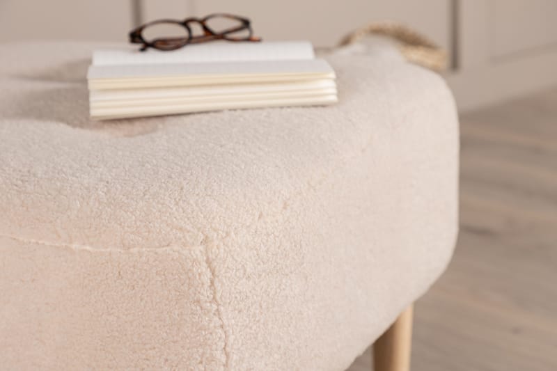 Salina Sittpuff med knappar - Vit - Products - Möbler - Fåtölj & stolar - Pall & puff - Sittpuff