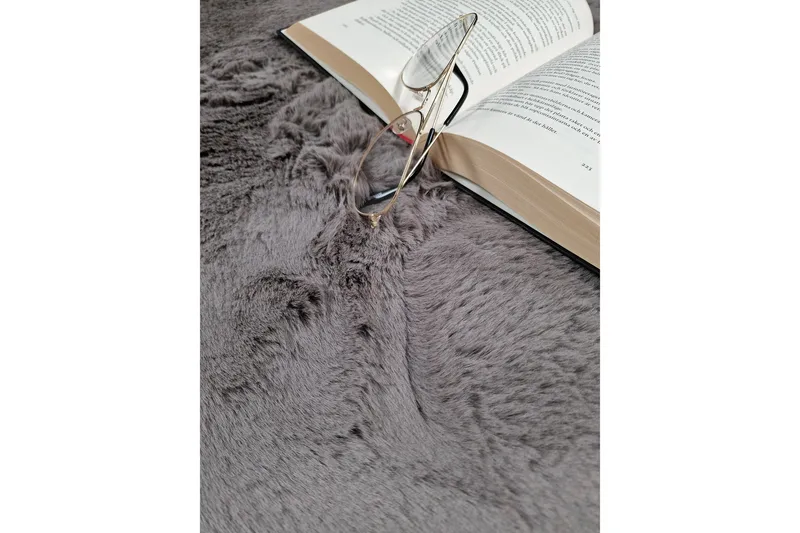 Heaven Deluxe Ryamatta 140x200 cm - Charcoal - Products - Textil & mattor - Matta - Modern matta - Ryamatta