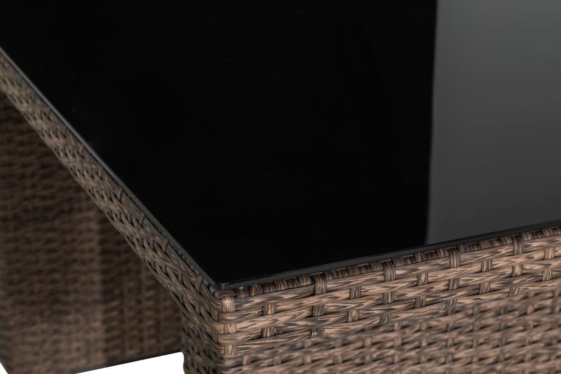 James Utebord 85x145 cm – Matbord utomhus i konstrotting med bordsskiva i Glas - Sand Brun - Products - Utemöbler & utemiljö - Utebord & trädgårdsbord - Matbord utomhus