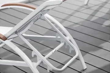 Nydala Solsäng Vit/Teak - Hillerstorp - Products - Utemöbler & utemiljö - Utestol & trädgårdsstol - Solsäng & solvagn