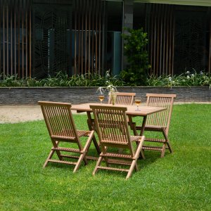 Saltö udendørs spisebordssæt 120x70 cm med 4 stk. Saltö spisebordsstole - Teak Saltö udendørs spisebordssæt 120x70 cm med 4 stk. Saltö spisebordsstole - Teak