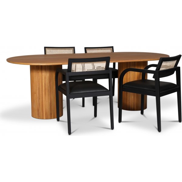 Nova spisebordsst; ovalt spisebord, olieret eg + 4 stk. Sikns stole sort/rattan