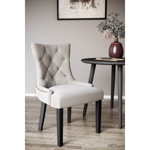 Tuva stol i beige stof med brune ben + Mbelplejest til tekstiler