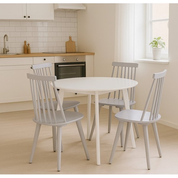 Sandhamn spisebordsst; Rundt spisebord med 4 stk. gr Dalsland pindestole + 3.00 x Mbelfdder