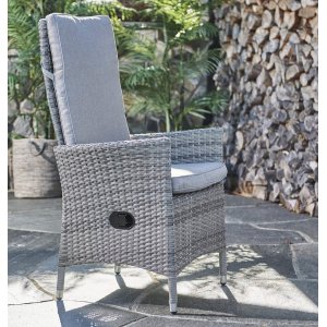 Rosario justerbar udendørs stol- Lysegrå polyrattan + Møbelpleje til plastrattan