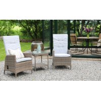 Knutsberg lænestolssæt med justerbare lænestole & bord - Lysebrun polyrattan Knutsberg lænestolssæt med justerbare lænestole & bord - Lysebrun polyrattan