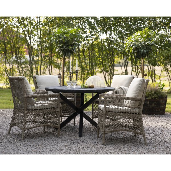 Provence udendrs gruppe: Scottsdale rundt sort spisebord 112 cm inklusive 4 Provence lnestole i naturfarvet kunstrattan
